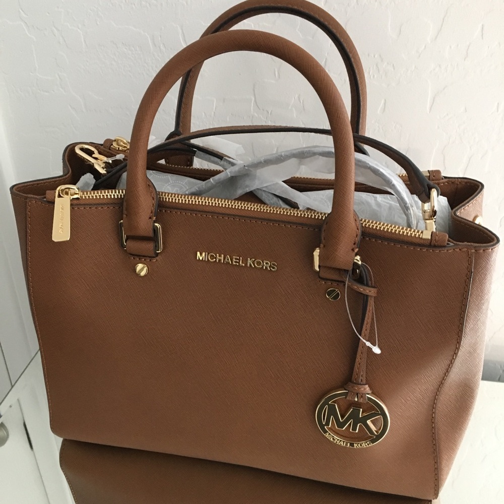 BRAND NEW Michael Kors medium leather purse